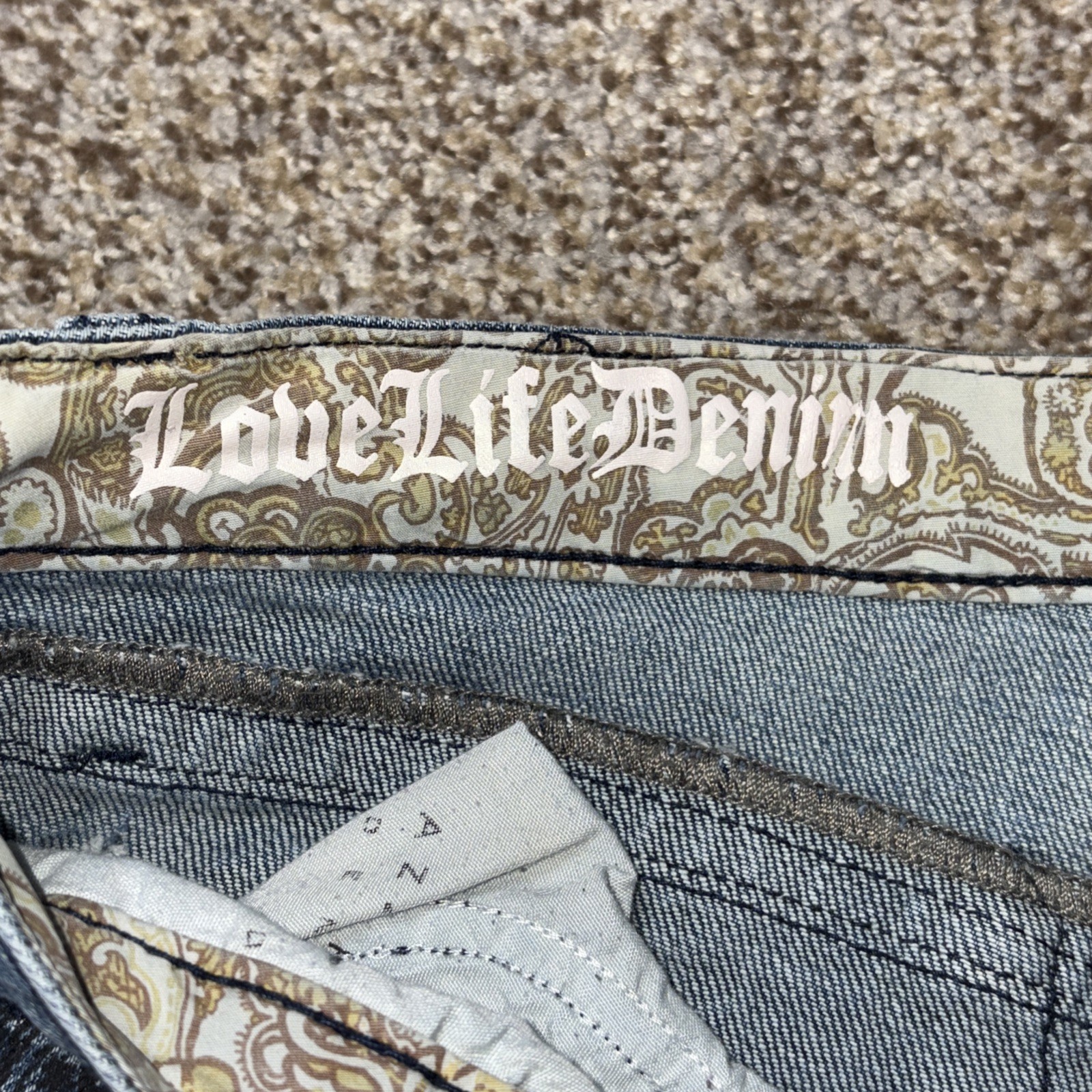 Azzure Love Life Denim Vintage Paisley Pront Jeans Dark Wash 34x33 Fits 36 X 32 - View 4