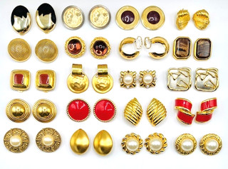 Vintage PAOLO GUCCI A.KLEIN TRIFARI MONET & more Gold tone 20 Pair Clip Earring