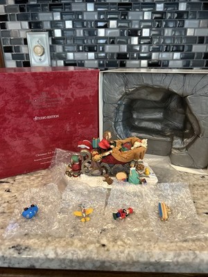 Hallmark 1998 Studio Edition CHRISTMAS EVE PREPARATIONS  & 4 mini Ornaments