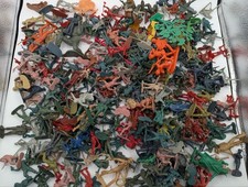 Vintage Plastic Army Men Toy Soldiers Large Mixed Lot - LV62