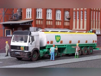 KIBRI Camion citerne Mercedes-Benz BP - HO 1/87 - Kibri 14670 - Photo 1/3