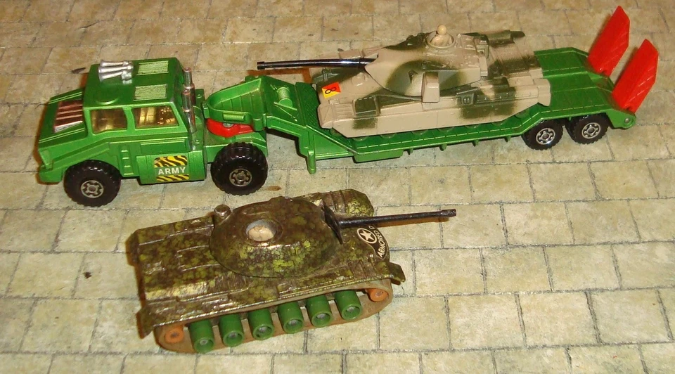 MATCHBOX BATTLE KINGS K-106 TANK TRANSPORTER TRUCK & TANKS - PLAYWORN/UNBOXED - Image 2 of 4