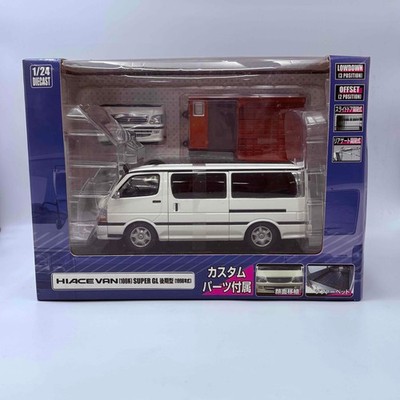 1/24 DISM Aoshima Toyota Hiace Van (100 Series) SUPER GL Late Model 1998