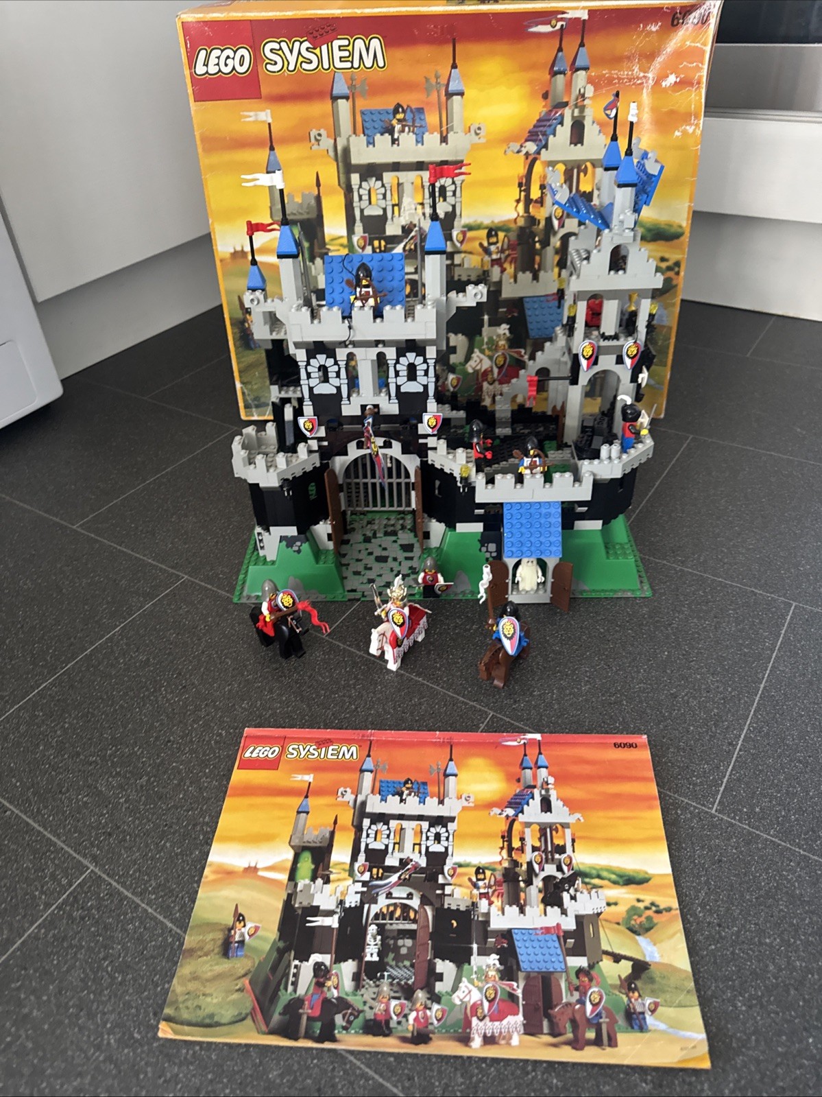 Vintage Lego Castle 6090 Complete Set With Box And Instructions All Minifigures