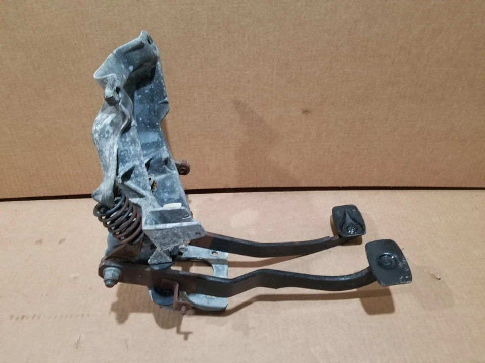 87-91 Ford Pickup Truck Bronco 5 spd Clutch Pedal Assembly Manual Transmission - Image 2 of 4