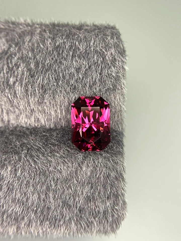 Stunning Top Quality Natural Malaya Garnet Gemstone 2.38 CTs. Origin Mozambique. - Image 3 of 3