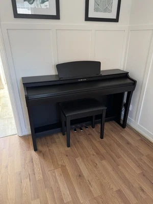 Yamaha Clavinova CLP-725B Digital Piano Excellent Condition With Stool