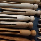 Lot Of 25 Assorted Vintage/ Antique  Wooden Clothes Pins Rounded Flat Wood 4" — photo 3