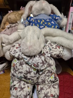 Bunnies various kinds, Easter like. 3 in mint condition