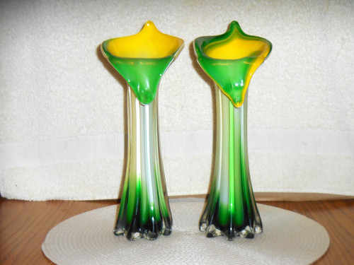 Two Vintage Art Glass 11" Jack in the Pulpit Calla Lily Vases Green Yellow White
