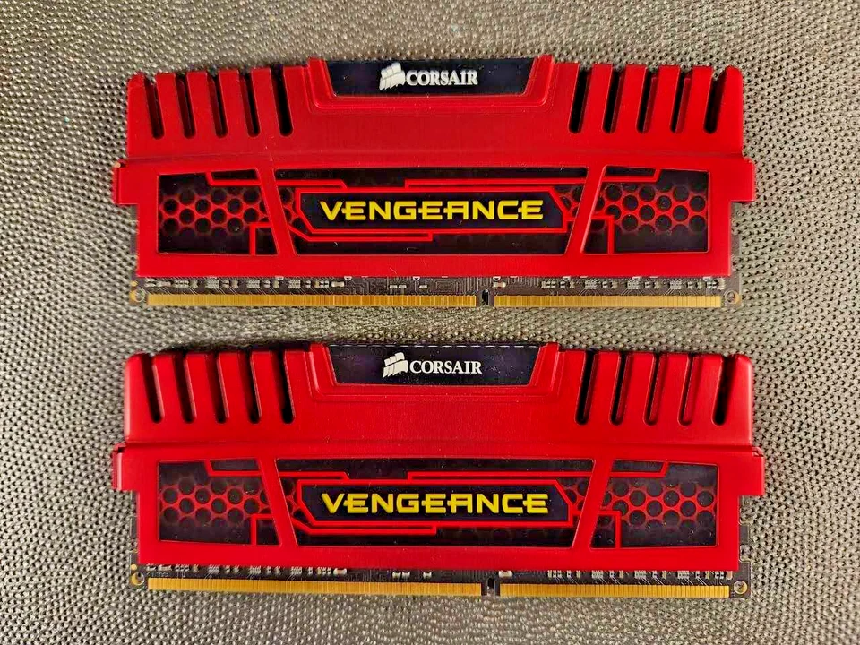 Corsair Vengeance 16GB DDR3 RAM Kit (2 x 8GB) CMZ16GX3M2A1600C10R Envío Gratis Foto 2 de 3