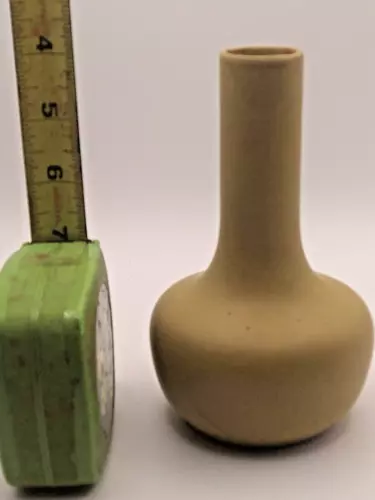 Pigeon Forge Tennessee 8 inch single flower tan vase