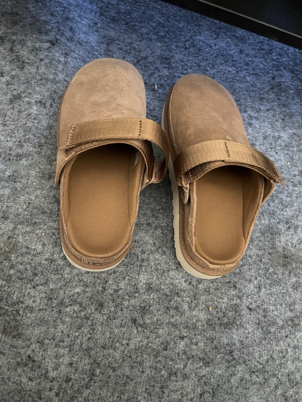 ugg women clogs - image 9