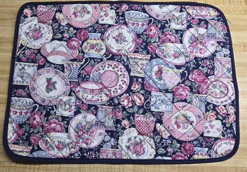 VTG Placemats. Teacups, Saucers. Roses. Dark Navy Background. 16"x12. Set of 4. - Picture 1 of 8