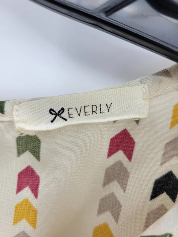 Top Everly Mujer Medio Bronceado Colorido Estampado de Flechas Boho Moda Popover Foto 3 de 4