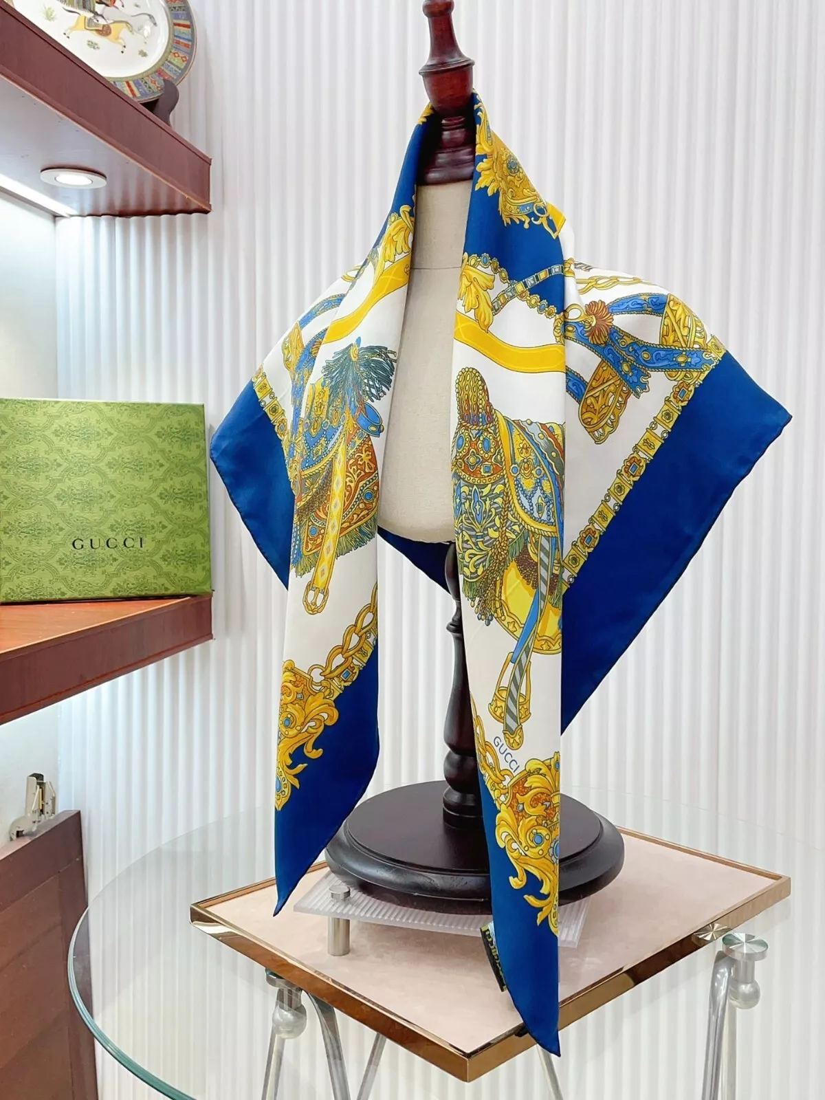 foulard bleu soie logo imprimé classique gucci 90x90
