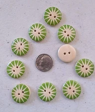 Pkg of 10 GREEN SUNBURST 2-hole Wood Buttons 3/4" (18mm) Scrapbook Craft (1057)