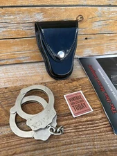 Don Hume Clarino Parade Gloss Black Single Cuff Case Chain Handcuffs #23 Nickel