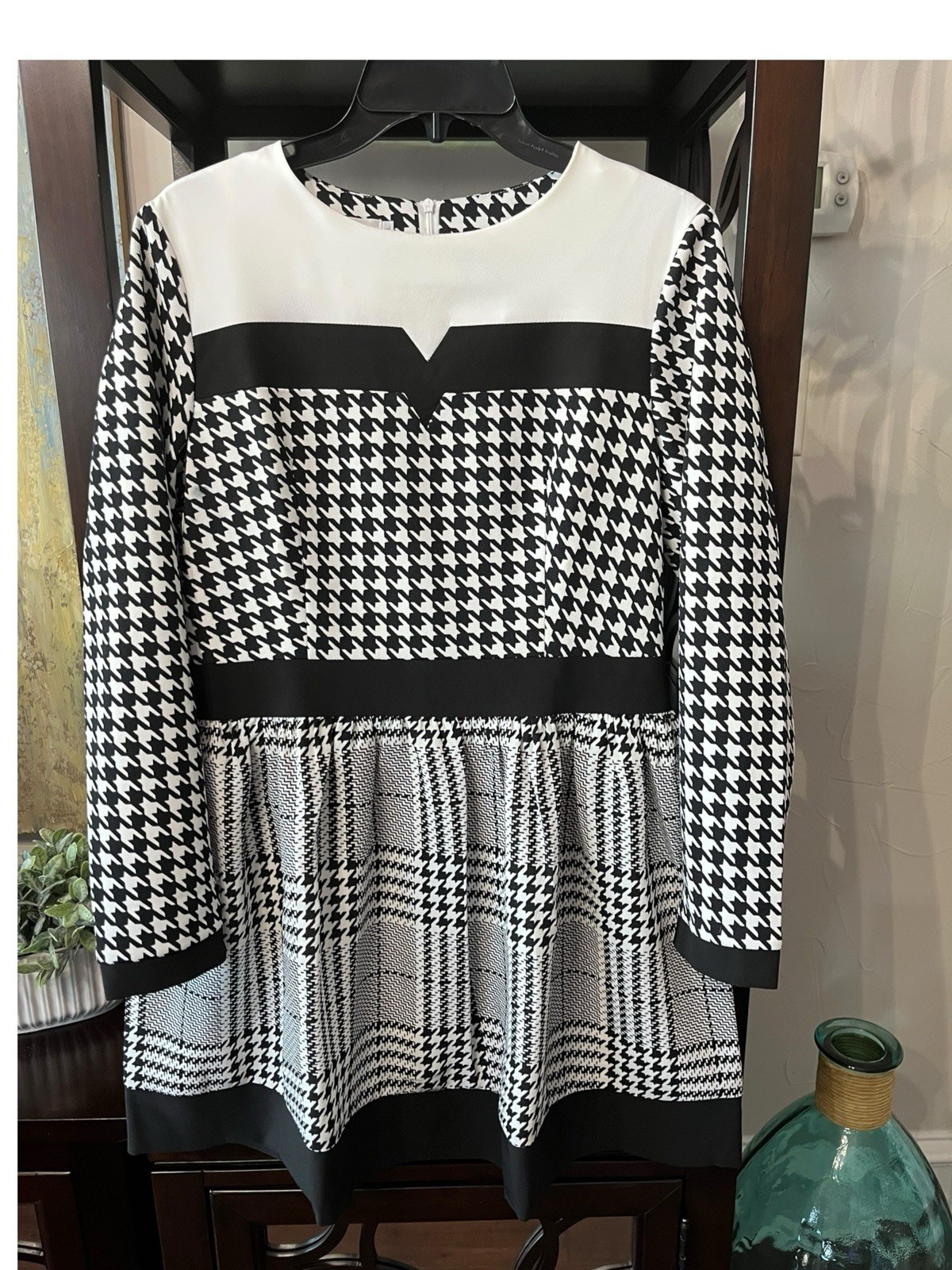 Houndstooth Check Pattern With High Contrast Pane… - image 4