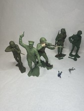Vintage Louis Marx 1963 Lot of 2 US Army Soldiers w Bonus Damaged/unbranded
