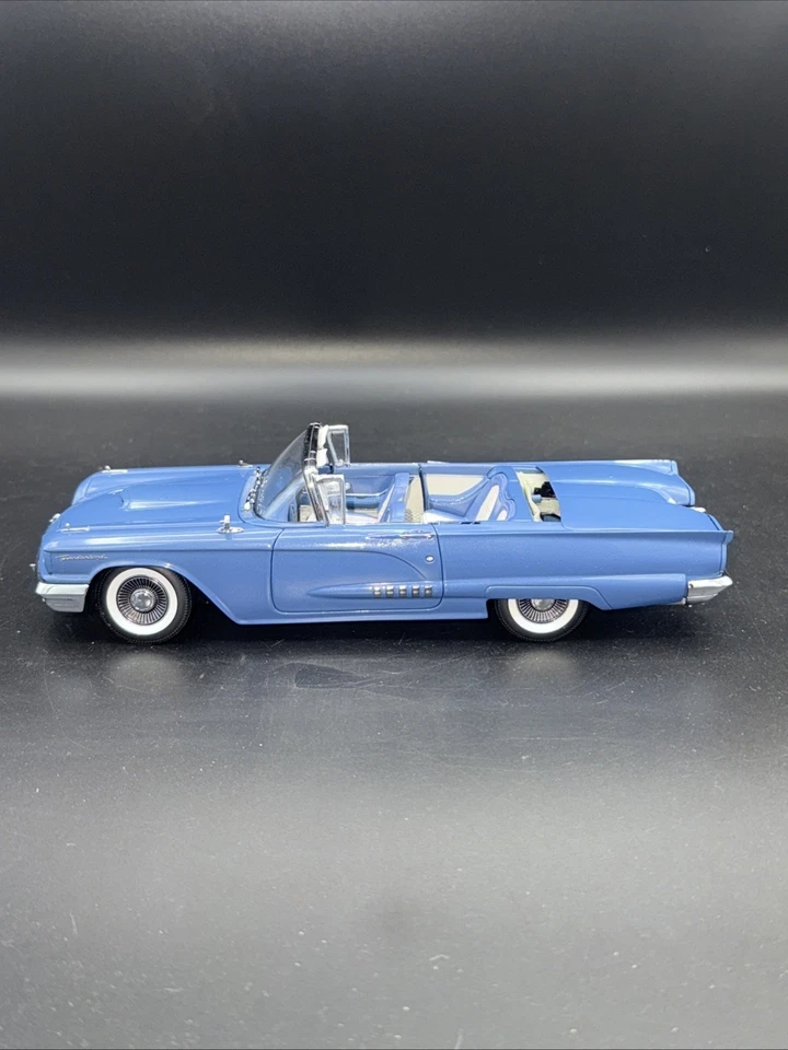 Danbury Mint, 1958 Ford Thunderbird with Interchangeable C-Kit, 1:24 Diecast - Image 2 of 4