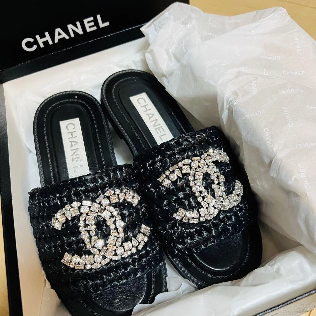 CHANEL CC WOVEN RAFFIA STRAW DAD SANDALS WITH PEARL LOGO ACCENT IT 38 / US  7.5 - 8