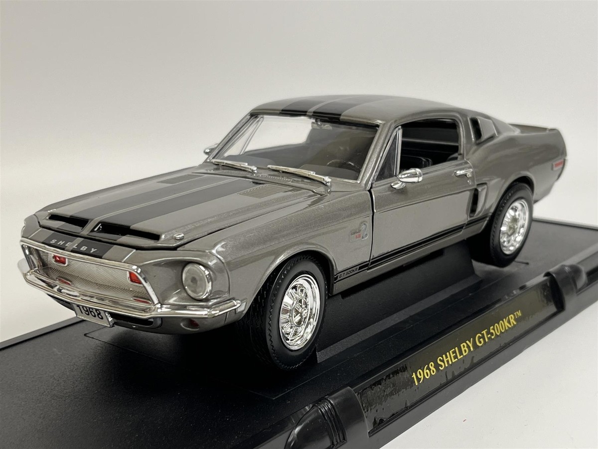 RoadSignatureシェルビーGT-500KR ダイキャストモデル1/18 模型 