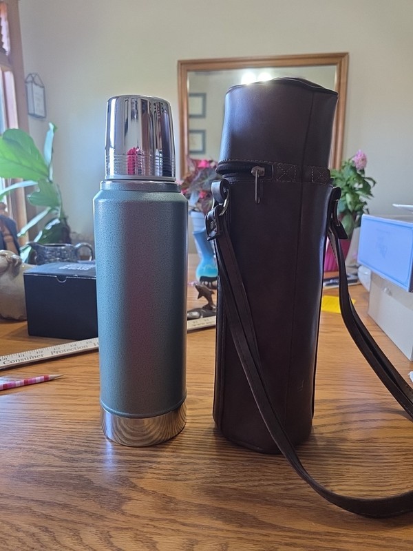 Vintage Aladdin Stanley Thermos A-944B Quart With Leather Carrying Case