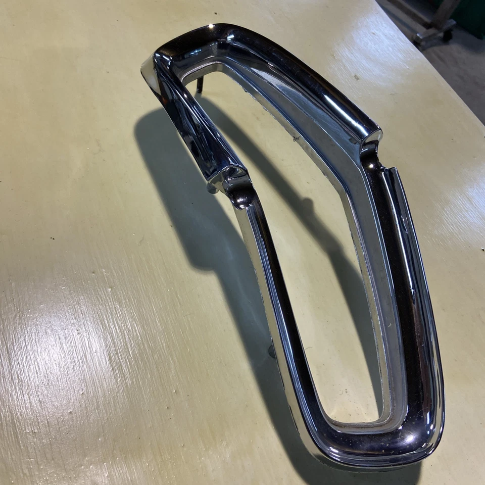 Pontiac Catalina Bonneville 1964 luz trasera derecha lámpara bisel OEM GM 5955174 Foto 4 de 4