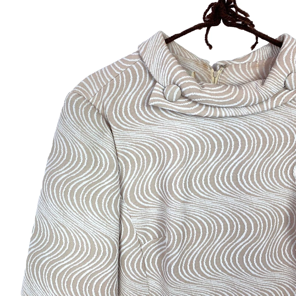 Vintage 1960s Henry Lee Wavy Psychedelic Tan  Neutral Dress Bust 40" Twee - Image 3 of 4