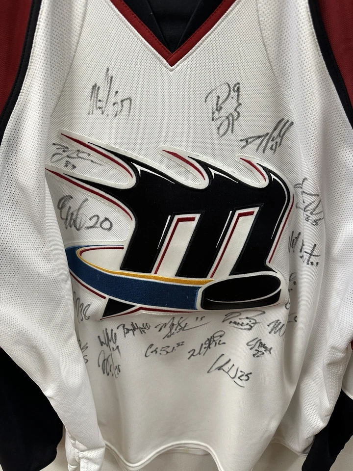 Camiseta Reebok Cleveland Lake Erie Monsters Blanca Talla XL Equipo Autografiada Foto 3 de 4