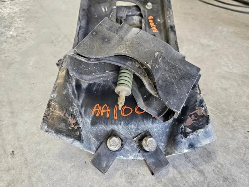 Ford F350 Super Duty 06 usado OEM doble soporte de rueda de repuesto montaje de marco SIN ÓXIDO Foto 2 de 4