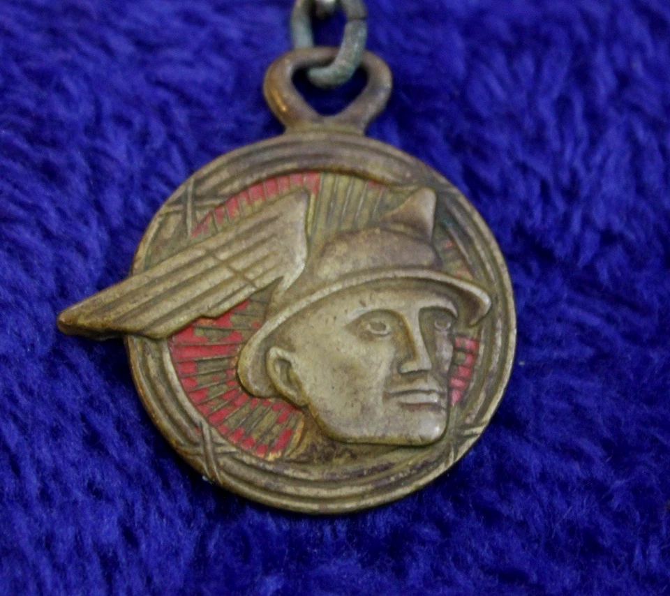 Vintage Mercury Key Chain Key Ring Clasp Marquis Cougar Marauder Eight Comet Foto 2 de 4