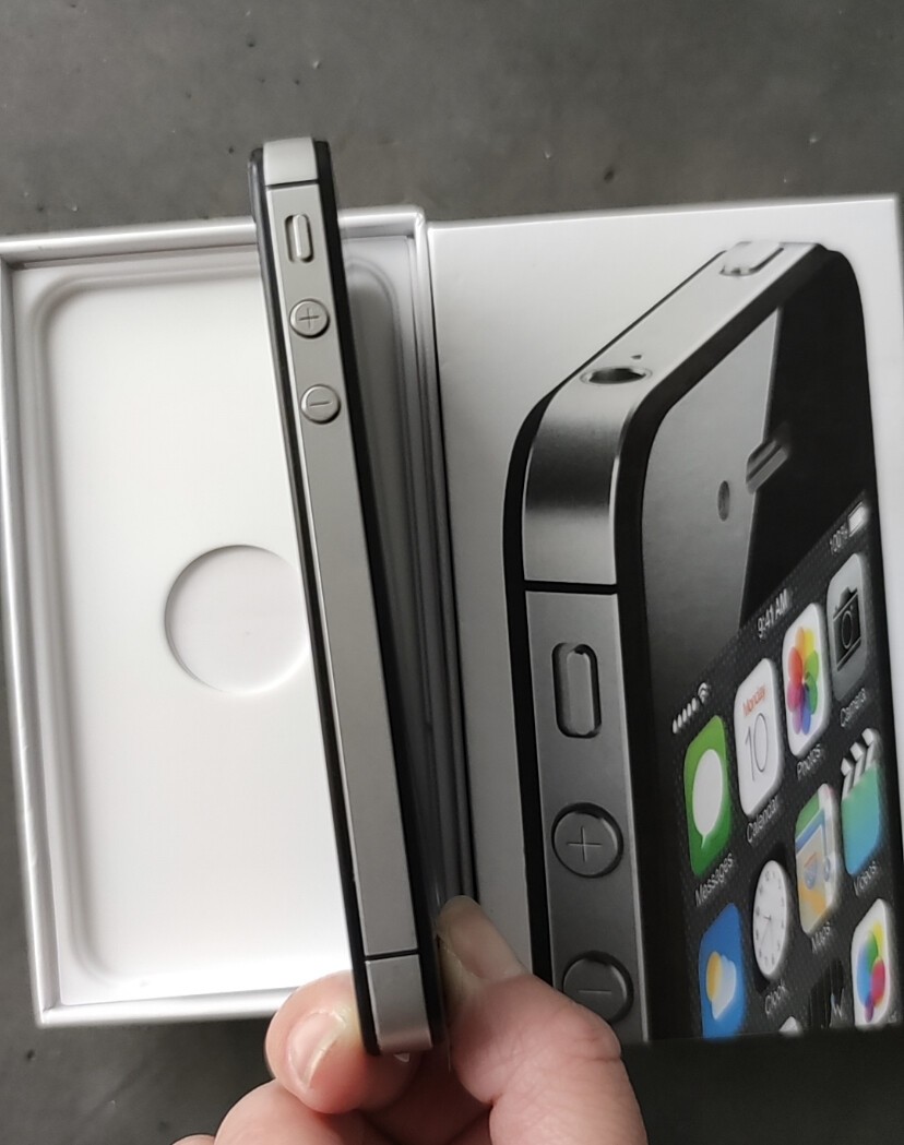 Unlocked Apple iPhone 4S -8/16/32/64 GB black iOS 9 3G WIFI