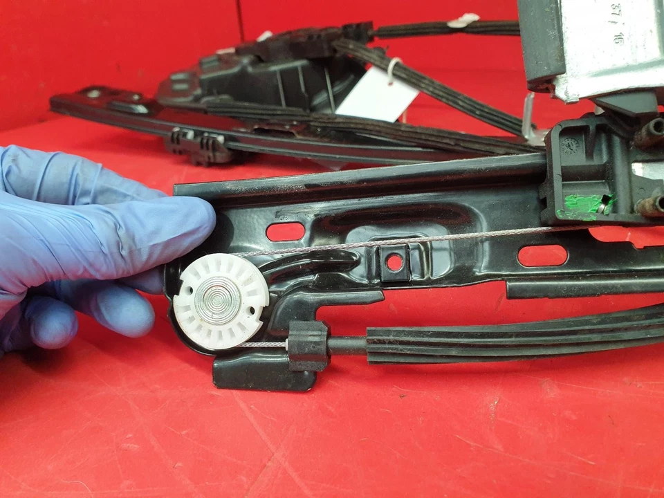 REGULADOR VENTANA SEAT IBIZA + MOTOR LADO PASAJERO DELANTERO LADO CERCANO LH 2015 3 PUERTAS Foto 4 de 4