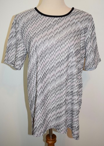 Jones New York Shirt XL Black Pink White Gray Zig Zag Short Sleeve Back Zip Top
