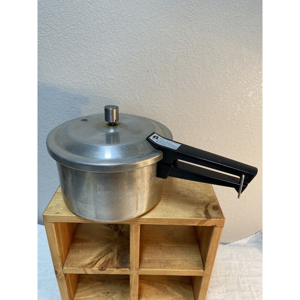 Vintage MIRRO Aluminum 4Qt Pressure Cooker M-0404 4Qt Made In USA
