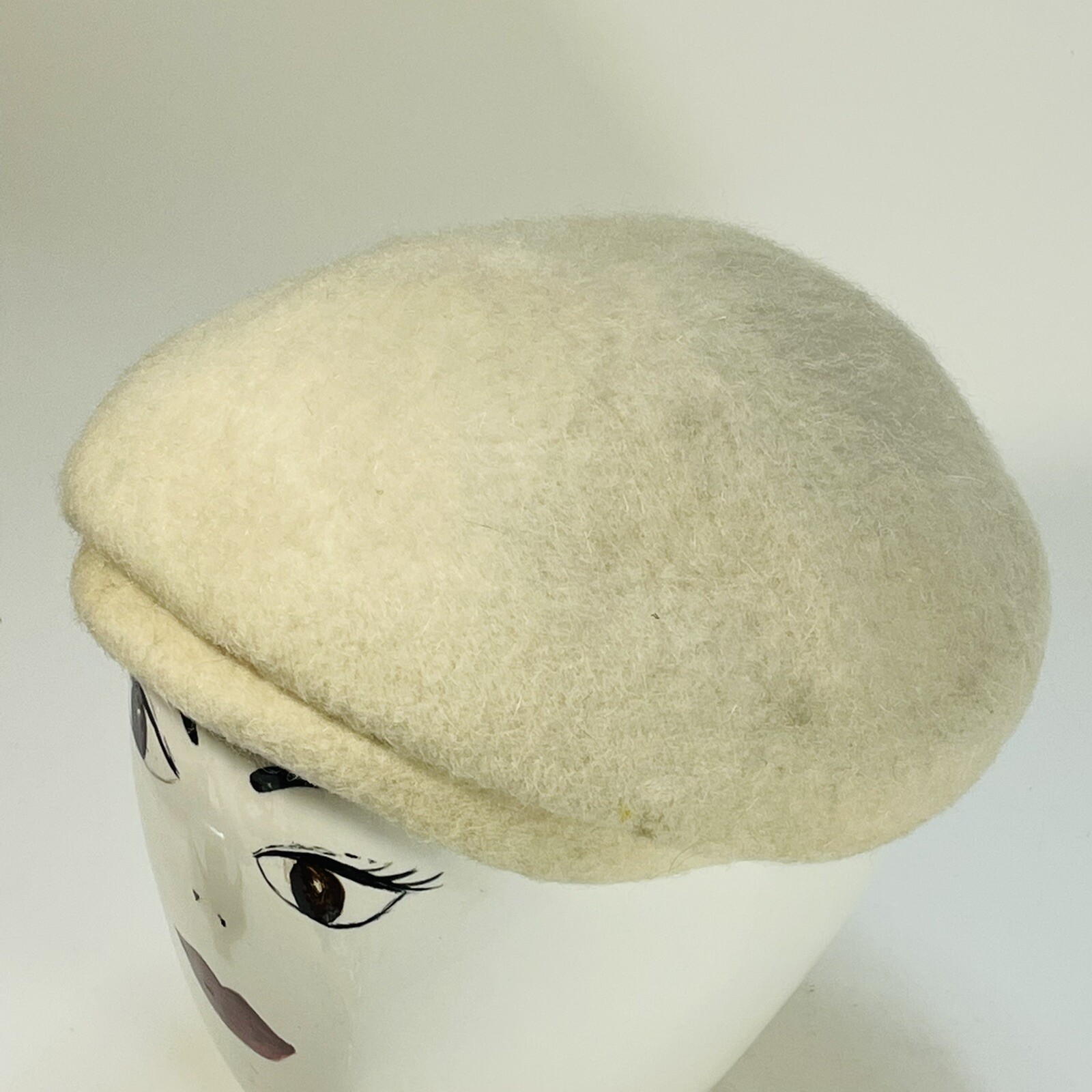 VINTAGE White/Pale Cream Felt Pillbox Hat  Mid Ce… - image 5