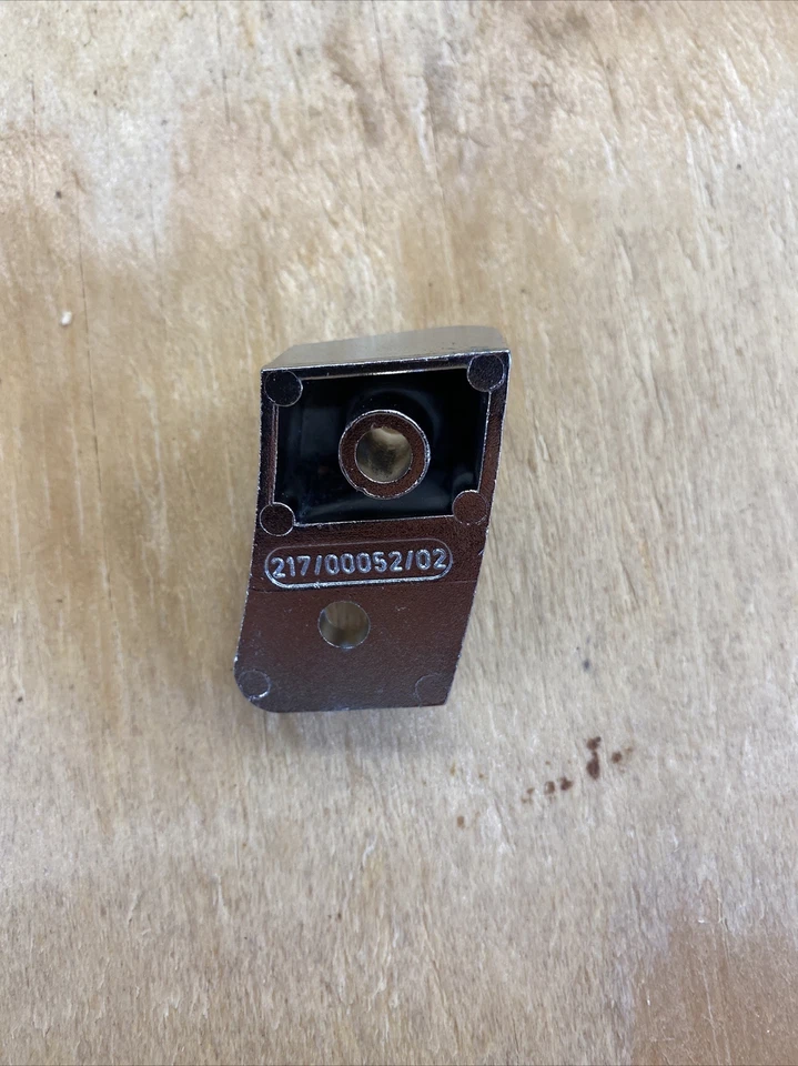 Bloque de pivote de cerradura de puerta de lavadora para IPSO Speed Queen P/N: 217/00052/02 Foto 2 de 2