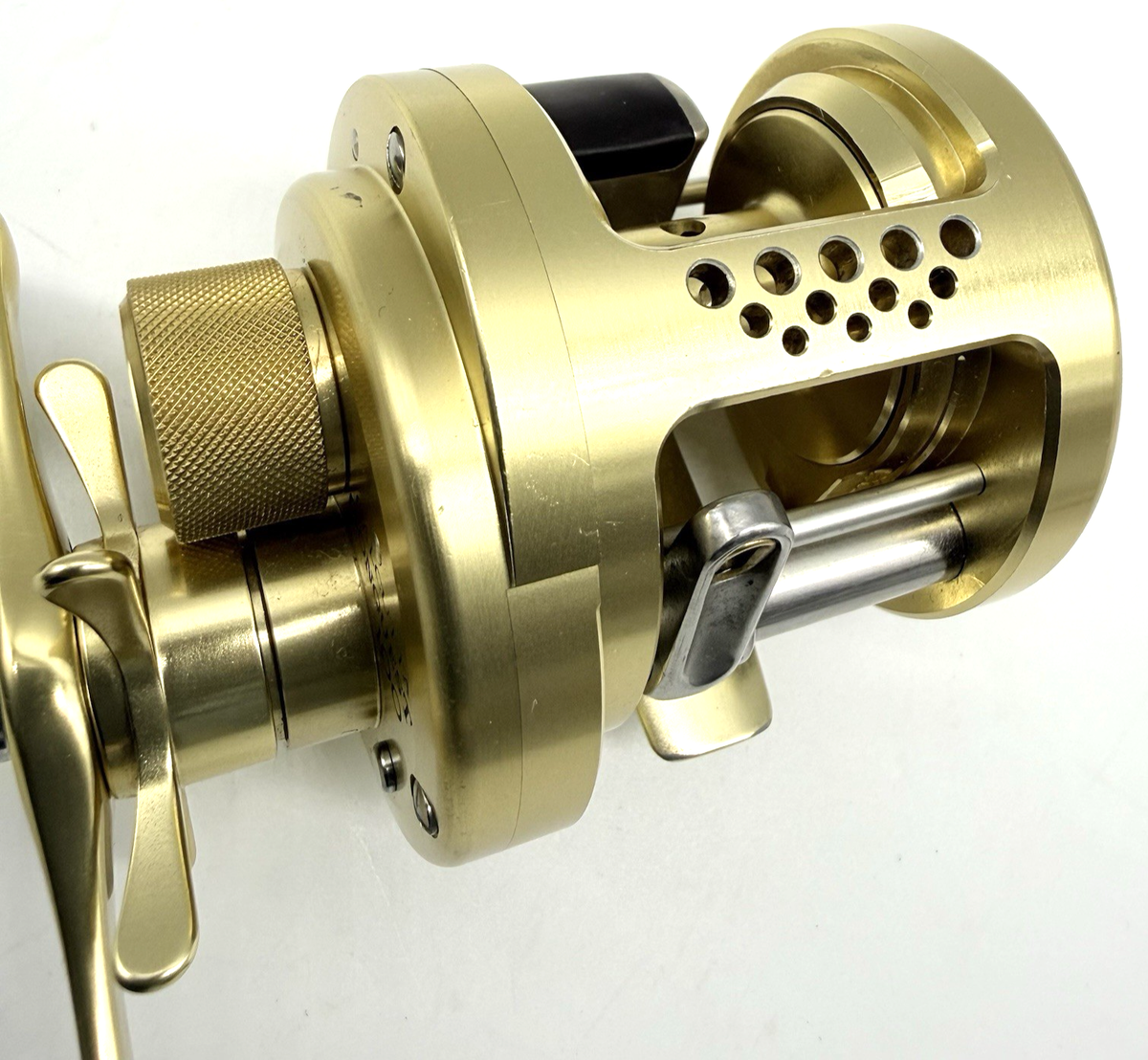 Shimano CALCUTTA CONQUEST 100 Right Handed Baitcasting Reel with