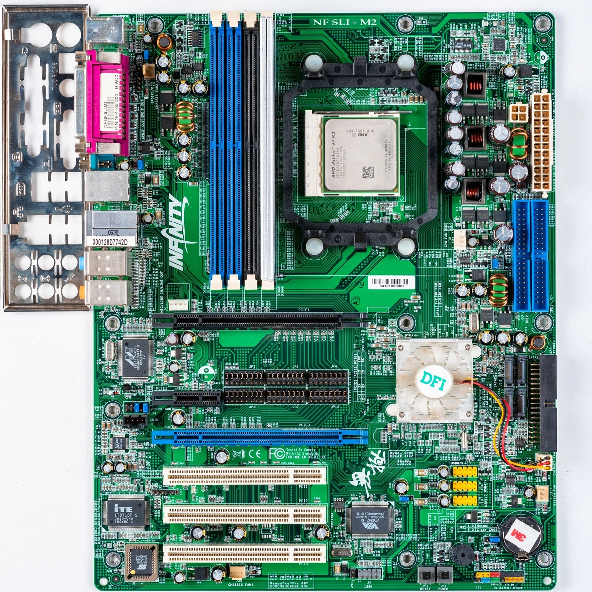 Kit PC Socket AM2 - Asus M2V / AMD Athlon X2 4200+ / 1Go DDR2 / 8800GTS