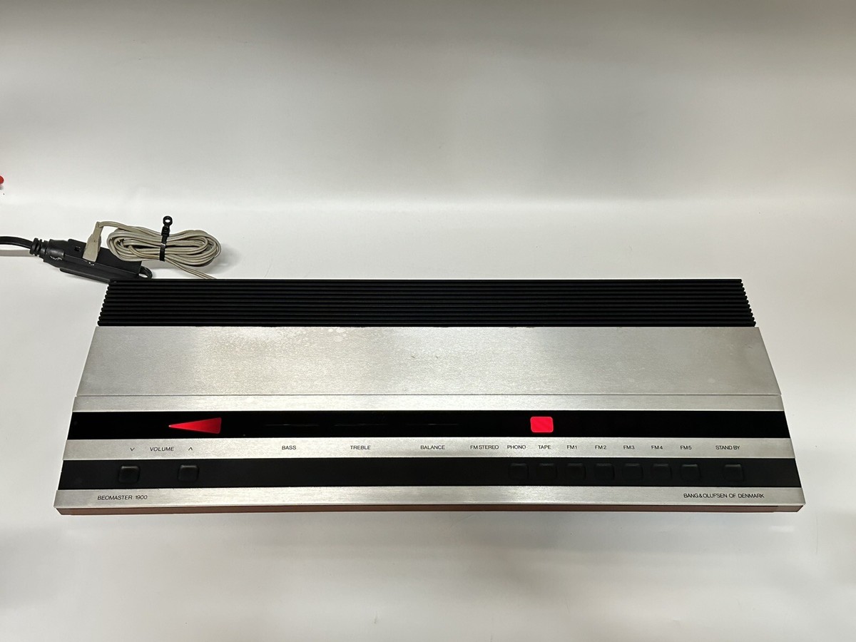Bang & Olufsen Beomaster 1900 Type 2904 Rosewood Tuner/Amplifier