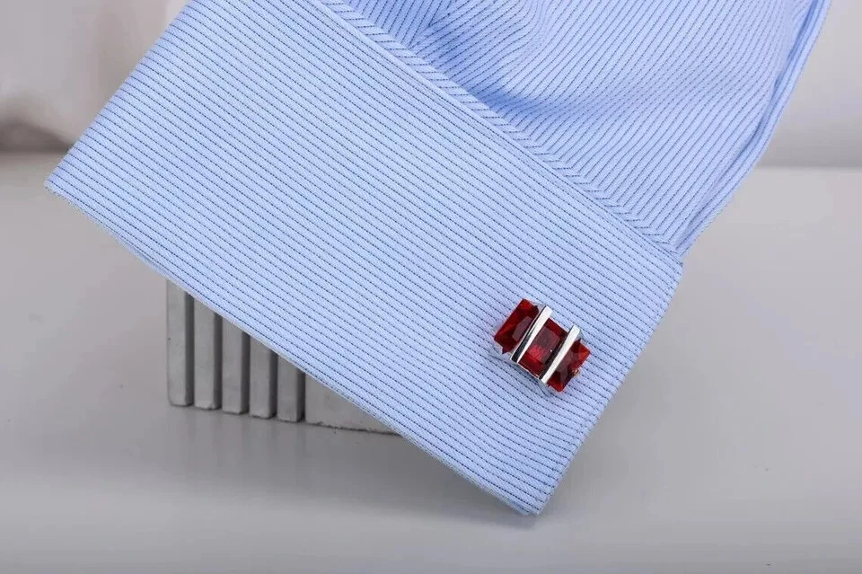 Gemelos solitarios de rubí rojo creados en laboratorio esmeralda de 4 quilates enchapados en oro blanco de 14 quilates Foto 2 de 4