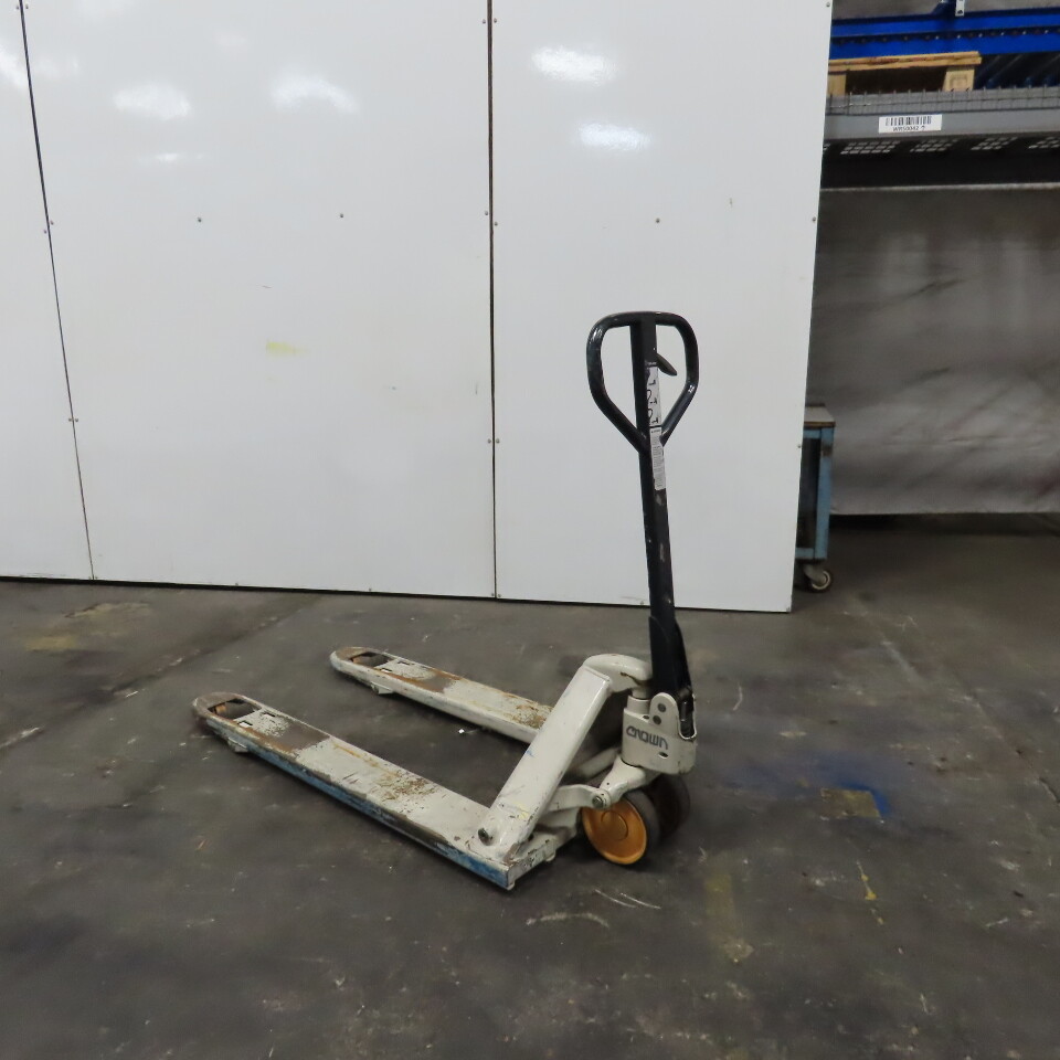 Crown PTH50 27" x 48" Warehouse Hand Manual Pallet Jack 5000Lbs. 6