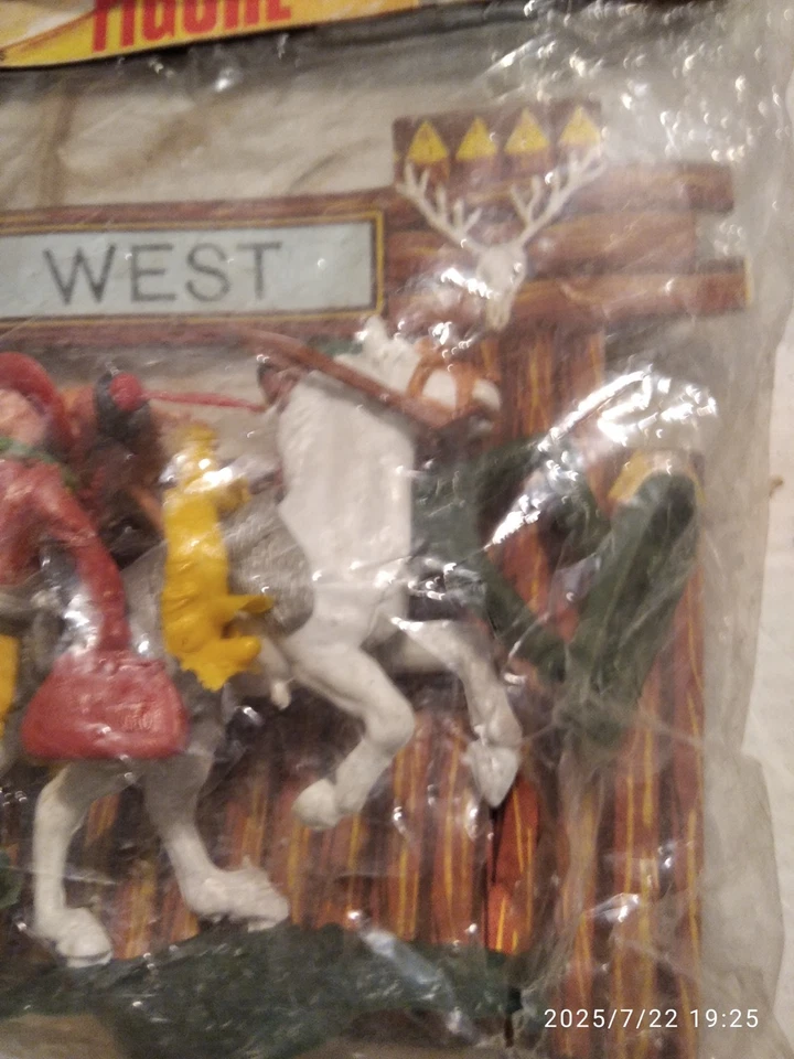 LOTTO 3 SET SOLDATINI SWOPPET FAR WEST- 1/32- MADE IN HONG KONG ANNI'70 - NUOVI - Immagine 2 di 4