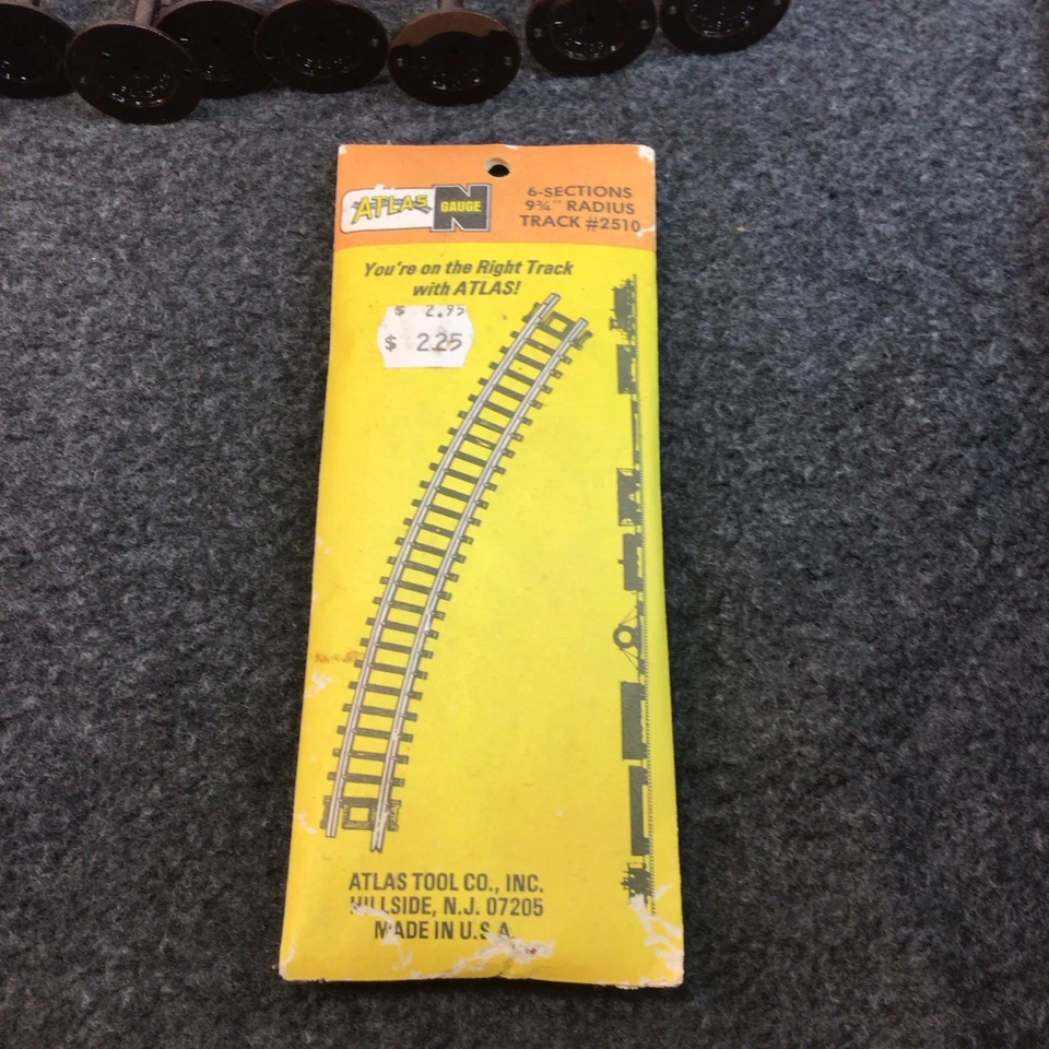 Atlas N Gauge Railroad Track 6 Sections Telephone Poles, Buses - Image 3 of 4