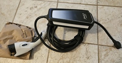 Ford Mobile EV Charger 32A 120-240V with 110V Adapter, FoMoCo