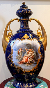 VTG MONUMENTAL ROYAL VIENNA STYLE COBALT PORCELAIN COVERED URN MYTHOLOGICAL 20"