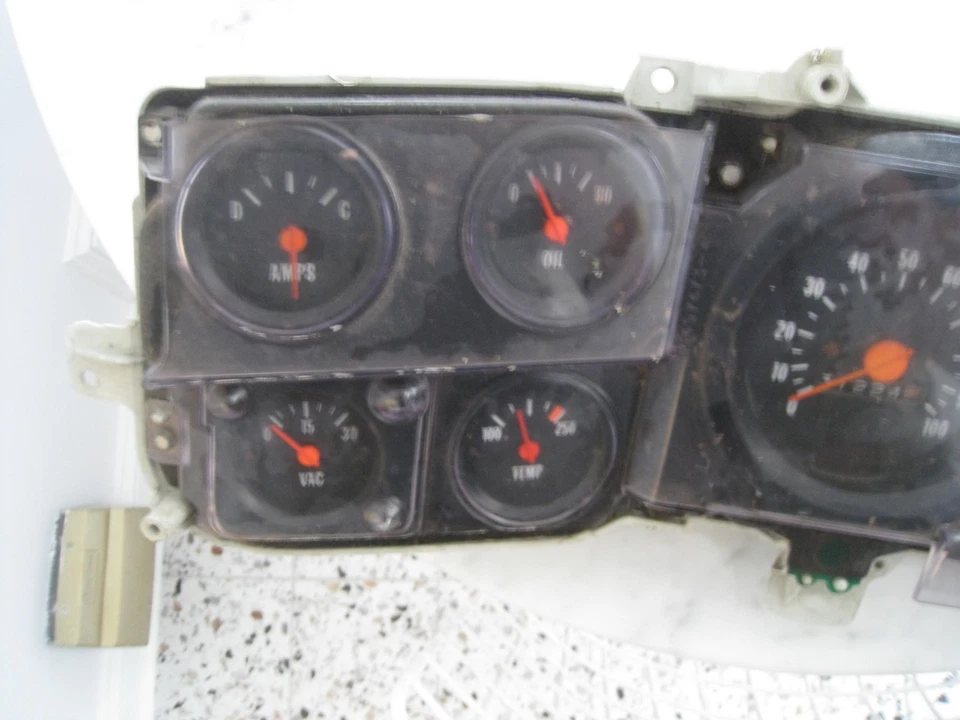 Cuadro de instrumentos velocímetro Ford Pinto vintage años 70 - 86 k millas Foto 3 de 4