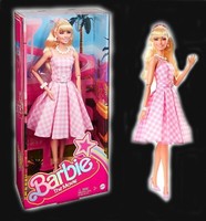 Barbie The Movie Barbie Im Rosa WeißEn Karo-Kleid Barbie Signature HPJ96 Neu/Ovp